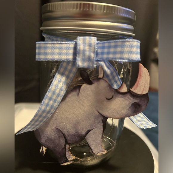 ❌SOLD❌BABY RHINO WOODEN CUT-OUT DECOR MASON JAR W/ BLUE LIGHTS & BLUE BOW - Picture 4 of 5